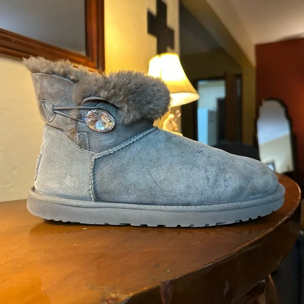 UGG mini Bailey Button Bling size 9